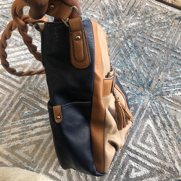 Hand bag - Picture 3 of 7